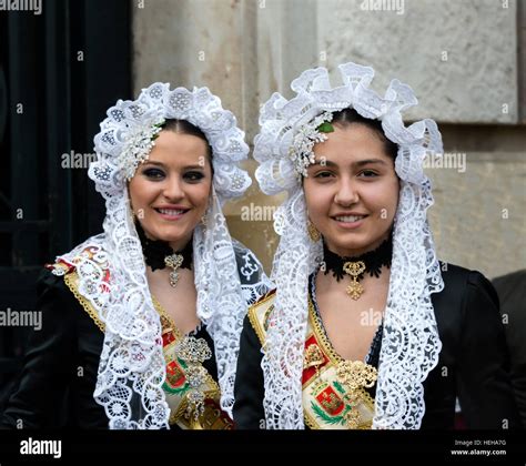 Traditional Spanish Clothing Men And Women
