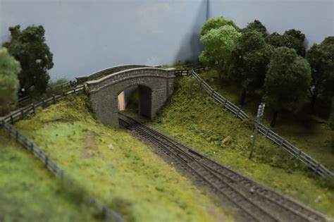 N GAUGE TRACK LAYOUT. Rural end-of-line platform, set in countryside ...