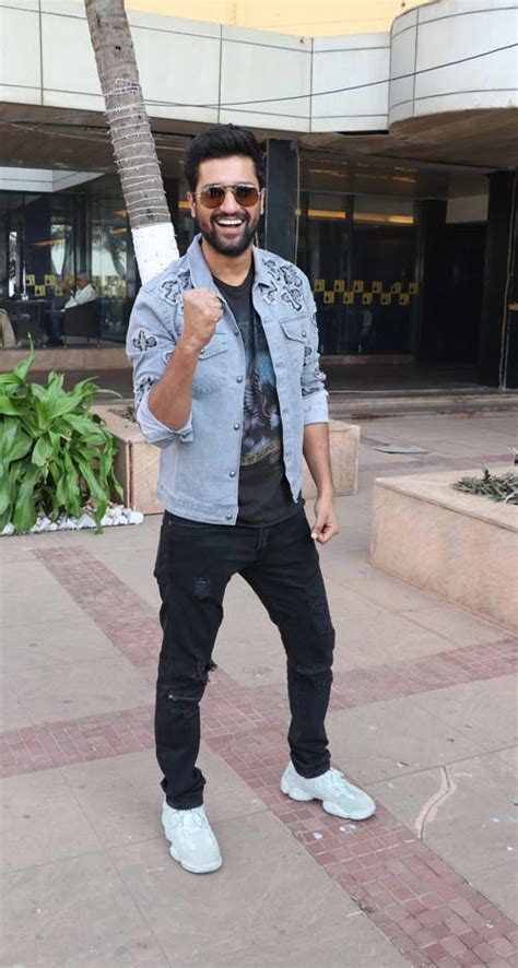 Vicky Kaushals Eagle Underneath Dove Outfit Perfectly Captures What Uri ...