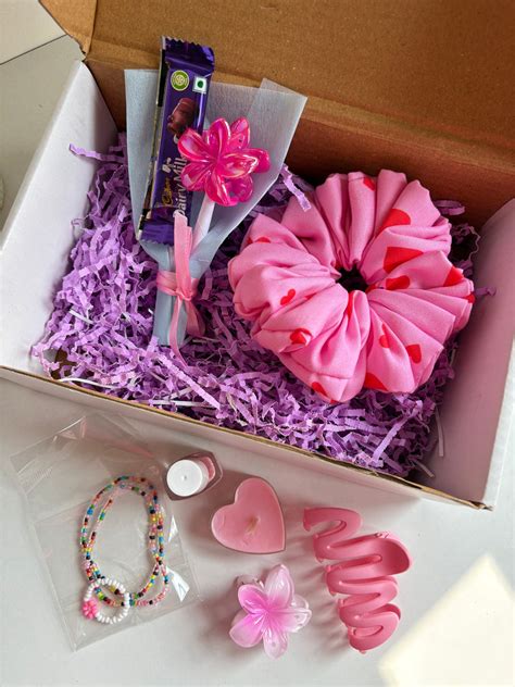 Rosy glow – scruncheeseee