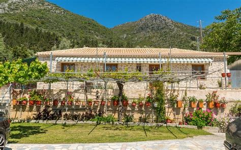 HOTEL ARION (Perigiali, Lefkada) - Apartment Reviews, Photos, Rate ...