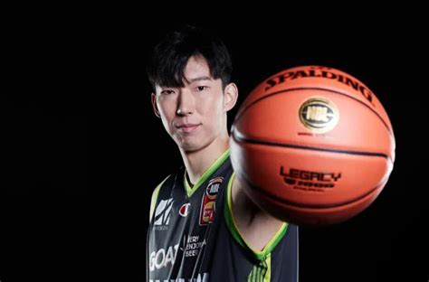 周琦NBL常规赛首秀精彩暴扣 篮下的防守很好|周琦|NBL-滚动读报-川北在线