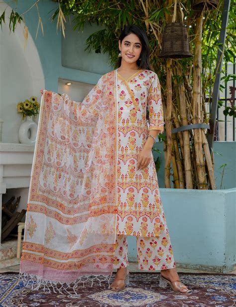 Hand Block Comfort V-Neck Traditional Floral Cotton Kurta Set with Kot ...