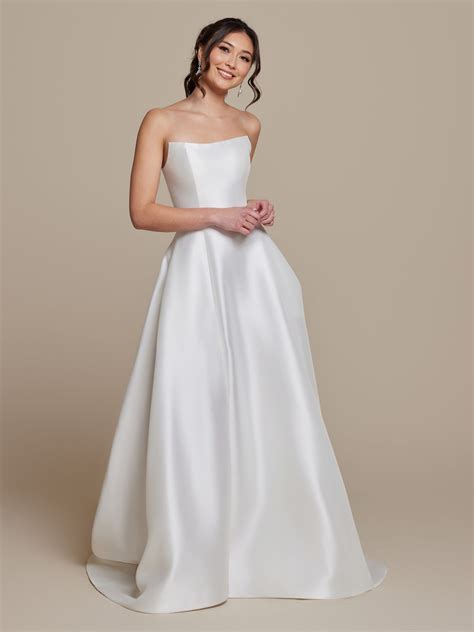 Poppy Off-Shoulder Ivory Wedding Dress - Avery Austin