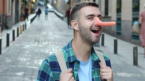 How to spot a liar: 5 body language signs you should never ignore