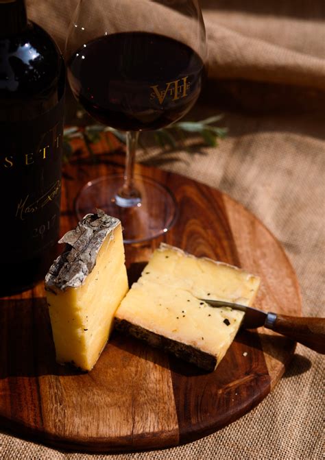 SANGIOVESE LEAF AGED CHEDDARG (150gms) – Fratelli Wines