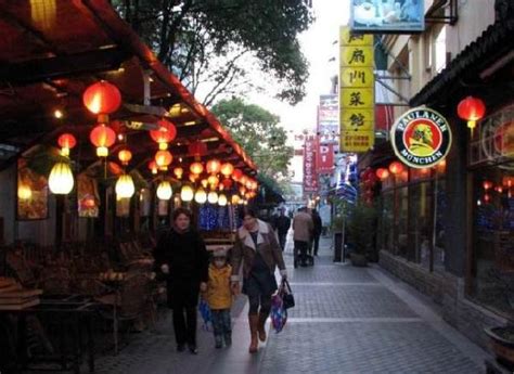 上海外国人最多一条街 塞满全世界美食餐厅