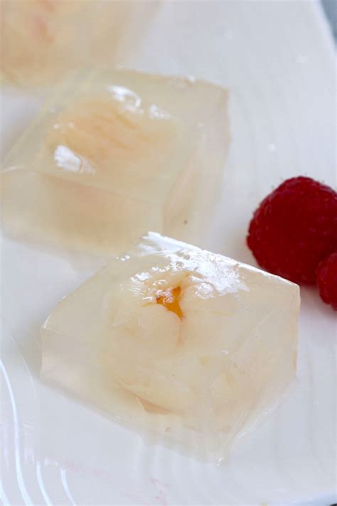 Lychee Jelly with Coconut Flavor (4 Ingredients)
