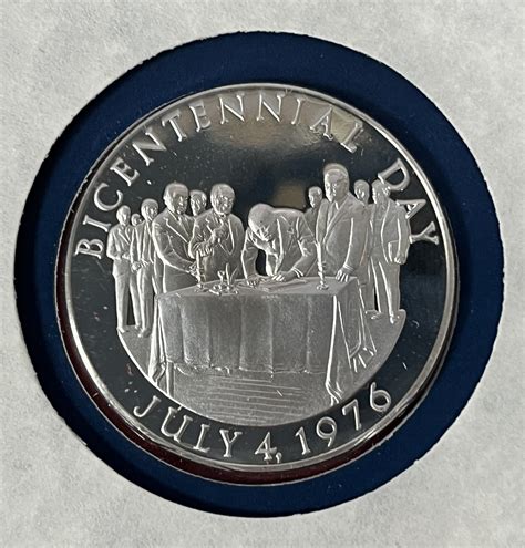 The Official Bicentennial Day Commemorative Medal 1976 Collectible ...