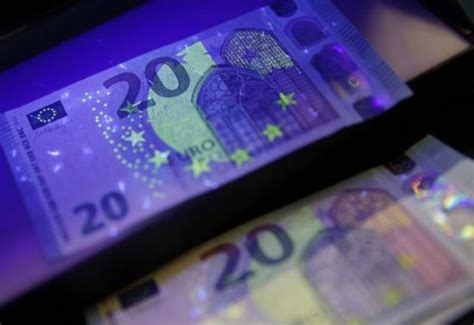 欧洲央行:增持价值5亿欧元人民币作为外汇储备|欧洲央行|外汇储备|人民币_新浪新闻