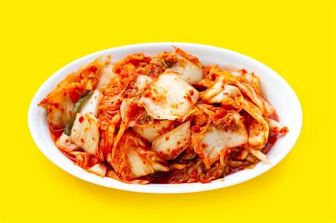 Kimchi korean dish of spicy fermented vegetables | Premium Photo