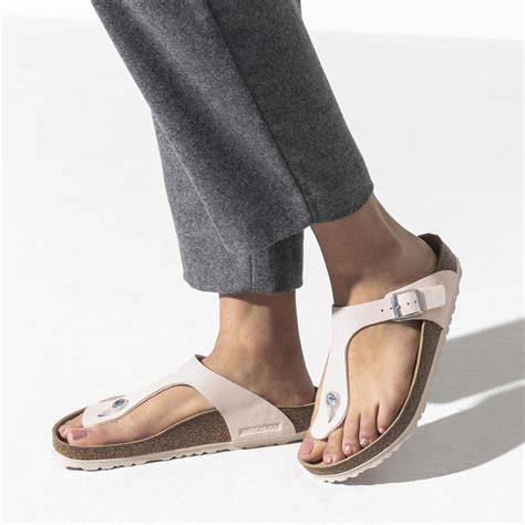 BIRKENSTOCK Gizeh Sandal - Brushed Light Rose