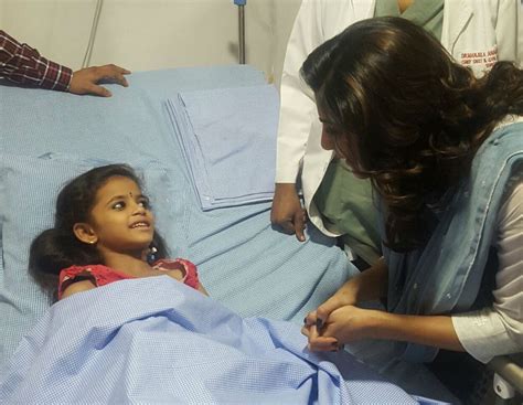 Samantha meets Bhavani who lost her left leg in accident - Photos ...