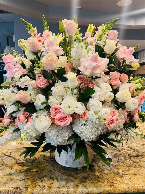 Houston Florist - Flower Delivery by River Oaks Flower House, Inc.