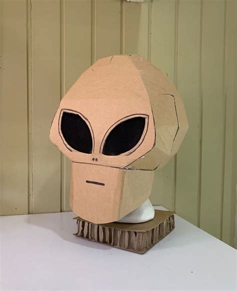 DIY CARDBOARD ALIEN MASK COSTUME | Diy alien costume, Easy diy costumes ...
