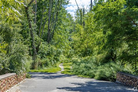 Roseland, NJ City Guide | About Living in Roseland - Homes.com