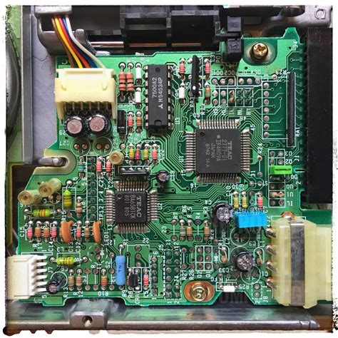 Floppy Disk Drives / External 5.25 floppy diskette drive // retrocmp / retro computing