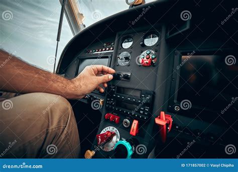 Small Plane Cockpit Controls 的图像结果
