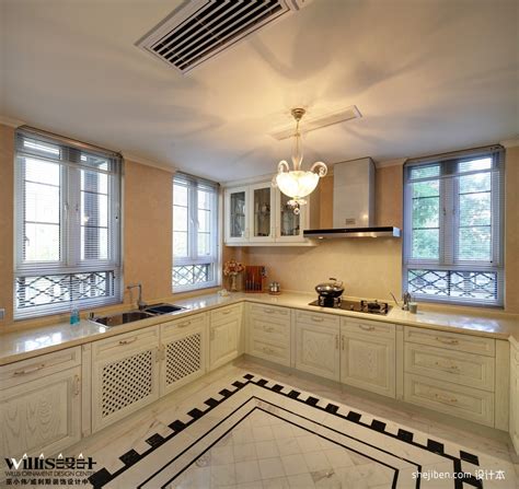 2013新古典风格整体白色橱柜厨房装修效果图 – 设计本装修效果图