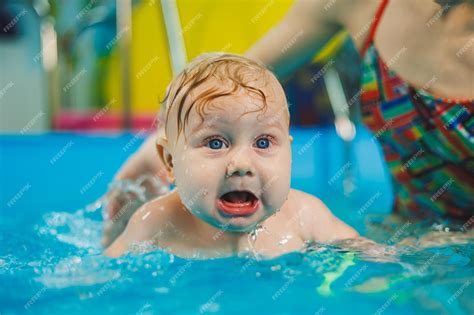 Baby Girl Swimming 的图像结果