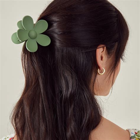 Green Matte Flower Claw - Accessorize India