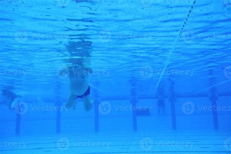 Swimming Pool Underwater 的图像结果