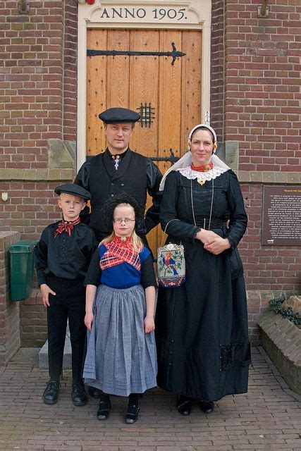 Veluwe001 | Dutch clothing, Netherlands clothing, Traditional outfits