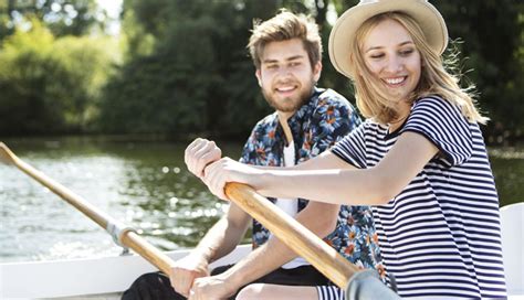 15 Fun And Romantic Summer Date Ideas for Couples - lifeberrys.com