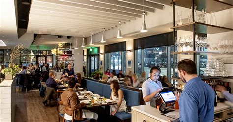 Busy Restaurant 的图像结果