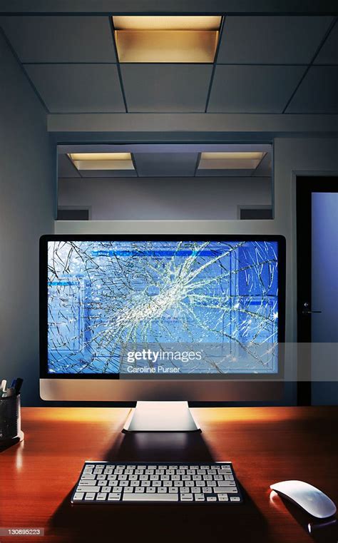 Smashed Computer Screen 的图像结果