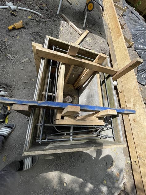 Formwork carpenters how often would you strongback? 16’x16’ : r/Concrete