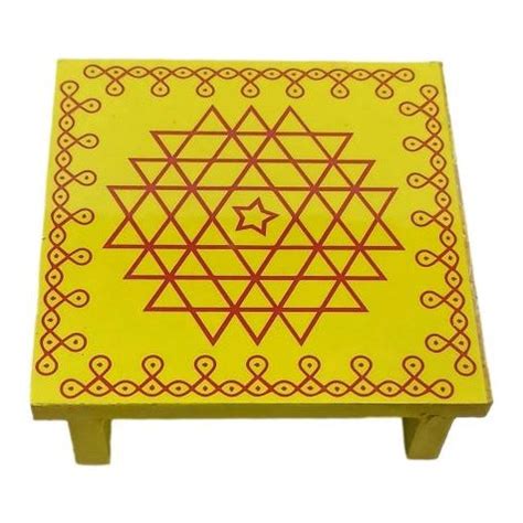 Rangoli Design Wooden Stand / Multicolour Sri Aishwarya Chakram Kolam ...