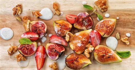 For Thanksgiving: Baked Figs With Cardamom Yoghurt, Honey & Walnuts ...