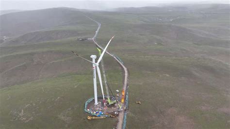 国家能源集团完成西藏最大风电项目首台风机吊装_能源_企业观察网