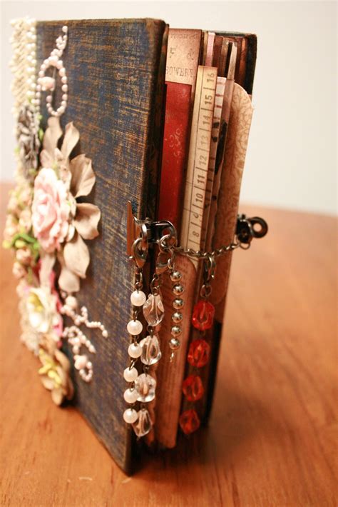 Altered Books Tutorial 的图像结果