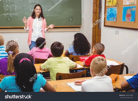 Teacher Teaching Her Classroom Students Elementary Stock Photo 309239084 - Shutterstock