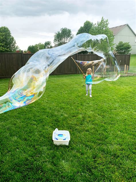 DIY Giant Bubble Wand and Bubble Solution – Craft Gossip