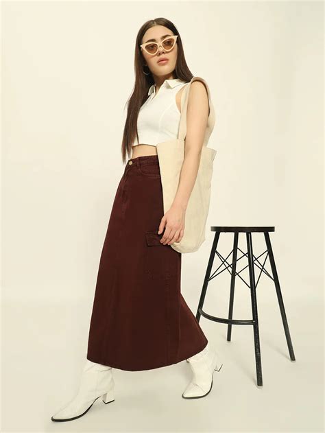 Cargo Skirts vs. Cargo Pants: Which Is Right for You?