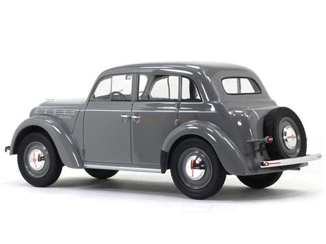 1946 Moskvich 400 1:18 iScale diecast Scale Model car | Scale Arts India