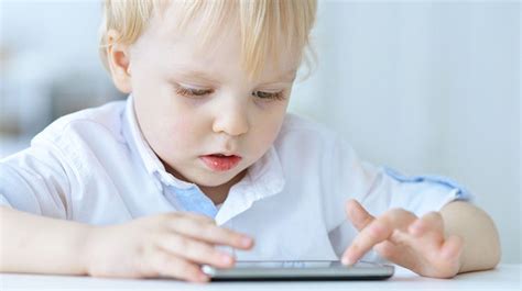 Mobile use changes how kids see the world