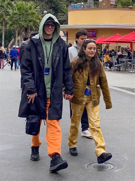 Pete Davidson, Chase Sui Wonders hold hands during Universal Studios date