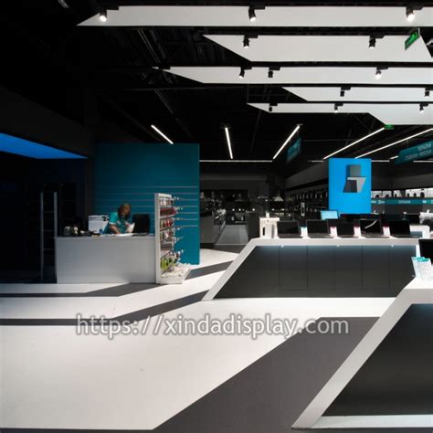 Electronics Store Interior 的图像结果