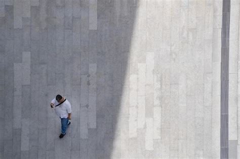 People Walking Top View 的图像结果