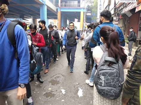 Omicron scare: Long Metro queues, crowded bus stops irk Delhi commuters ...