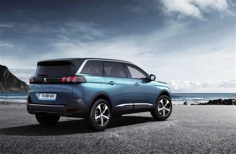 2017 Peugeot 5008 ditches MPV image for fashionable SUV shape | Autocar ...