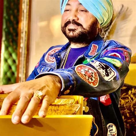 Pictures of Daler Mehndi go viral after he gets arrested in 2003 human ...
