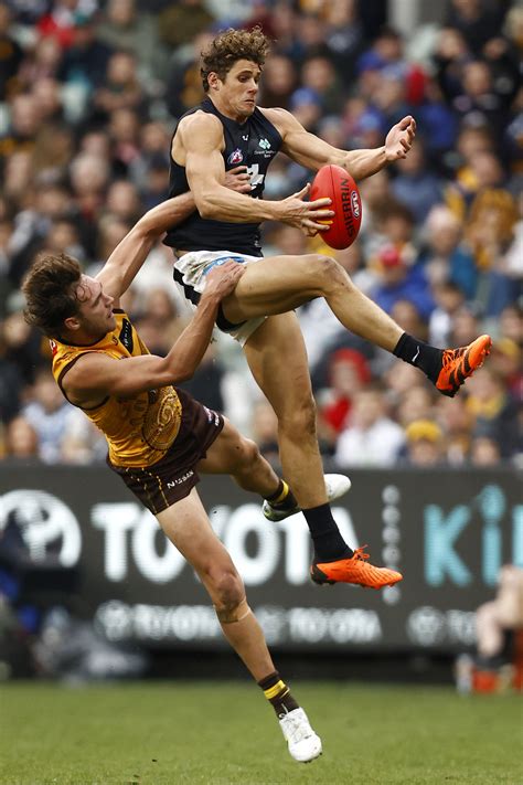 More than 45 Australian Football League players' nudes leak on social media