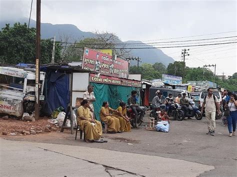Traders protest loudly against administrative preparations to remove ...