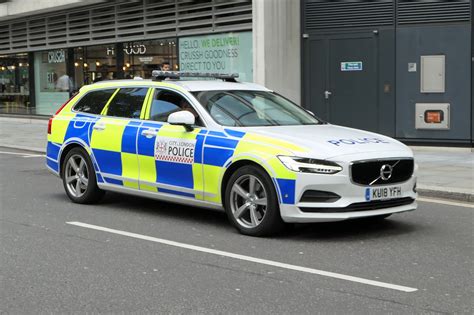 First jaguar xf police cars go on duty in the uk – Artofit