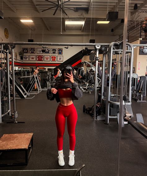 Laura Francesca Saponara | your bad habit | Instagram